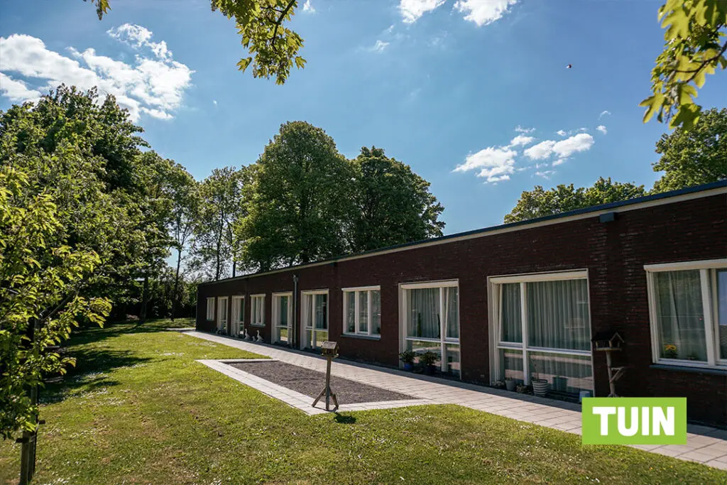 Sfeerimpressie van de zijkant van het gebouw in Geldermalsen, met jeu-de-beules baan