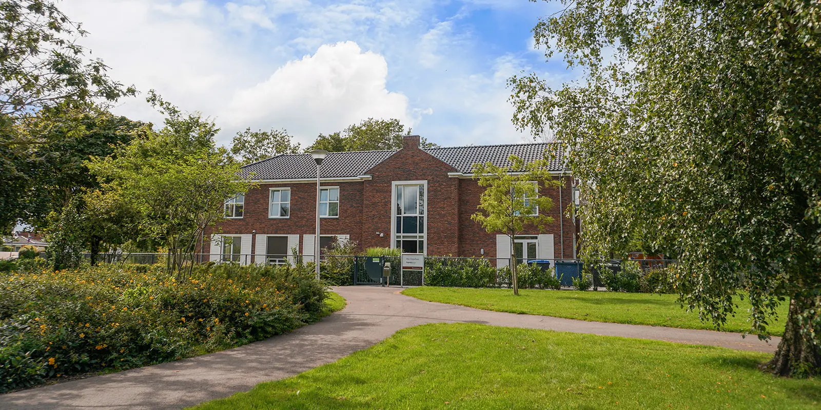 Het Anjerhuis in Ridderkerk is een kleinschalige en betaalbare woonzorglocatie voor mensen met dementie