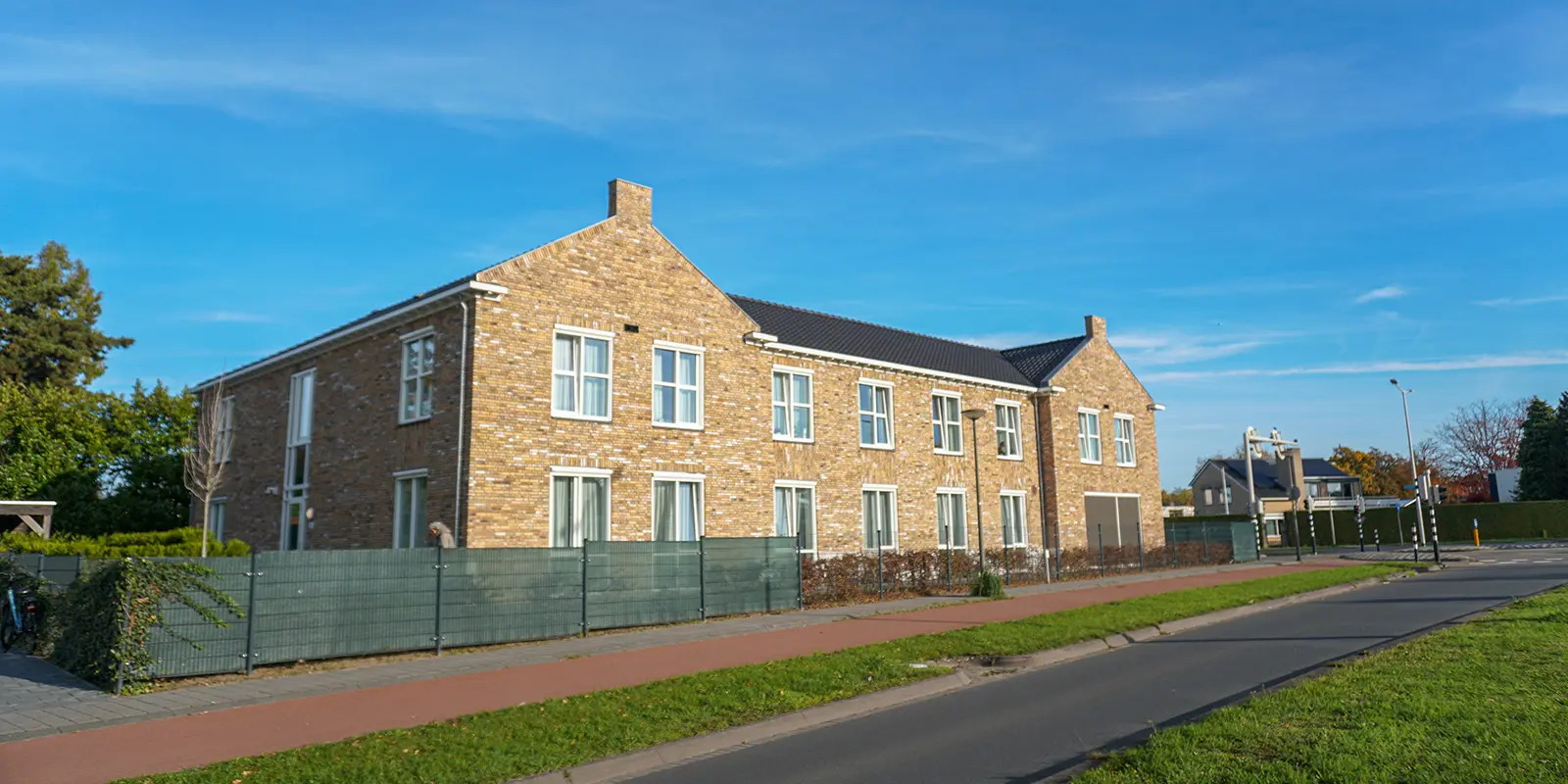 Het Markiezaathuis in Bergen op Zoom is een kleinschalige en betaalbare woonzorglocatie voor mensen met dementie