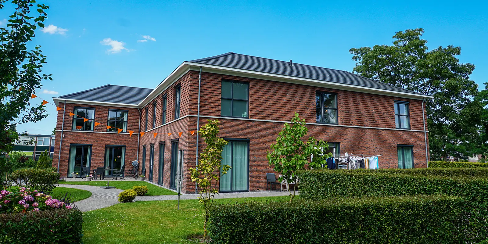 Het Staatsliedenhuis in Apeldoorn is een kleinschalige en betaalbare woonzorglocatie voor mensen met dementie