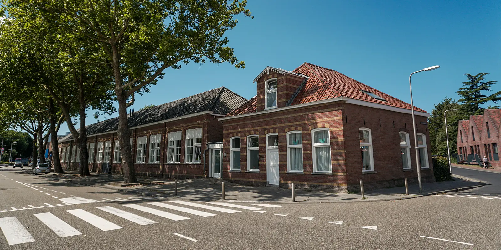 Het Vredehofhuis in Spijkenisse is een kleinschalige en betaalbare woonzorglocatie voor mensen met dementie