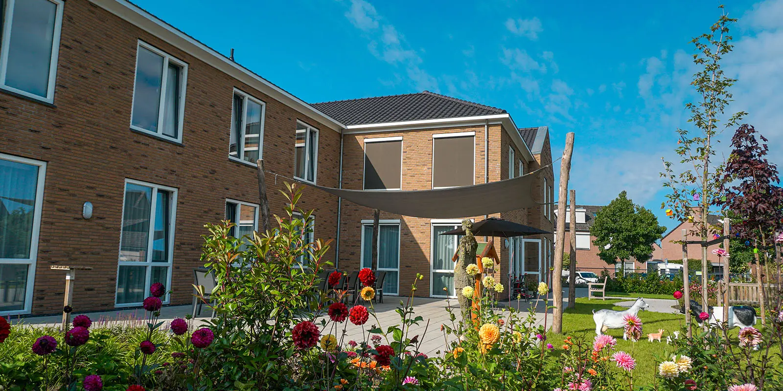 Verzorgende IG blogt over hoe het samen vieren van de feestdagen zorgt voor mooie momenten. Foto van kleinschalige woonzorglocatie Het Heiakkerhuis voor mensen met dementie.