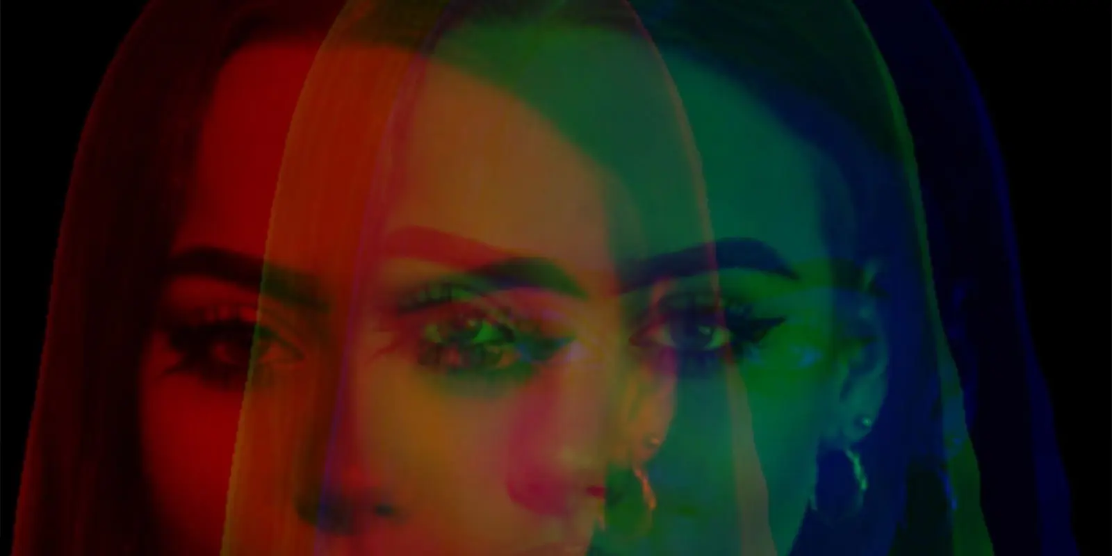 Dian is gastvrouw bij Dagelijks Leven, maar ook zangeres. Ze schreef een lied over dementie. Op de foto zie je haar ogen close-up.