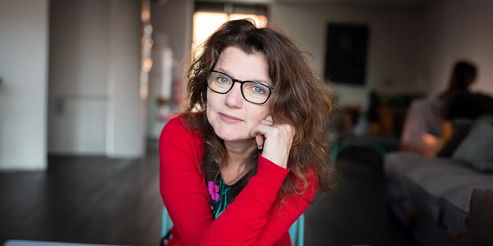 Portretfoto van Barbara Oppelaar. Zij is trainer, coach, acteur en directeur van ervarea, trainingen in dementie.