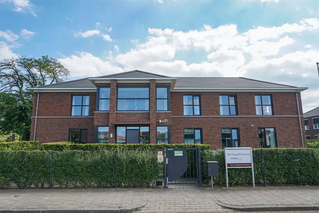 Een foto van Het Staatsliedenhuis van Dagelijks Leven waar mensen met dementie kleinschalig en betaalbaar wonen in een particuliere zorginstelling