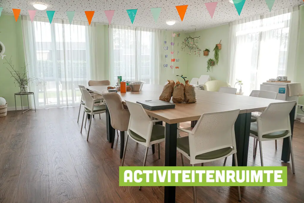 Een foto van de gezellige en knusse inrichting van Het Picardthuis waar mensen met dementie kleinschalig wonen, anders dan in een verzorgingshuis