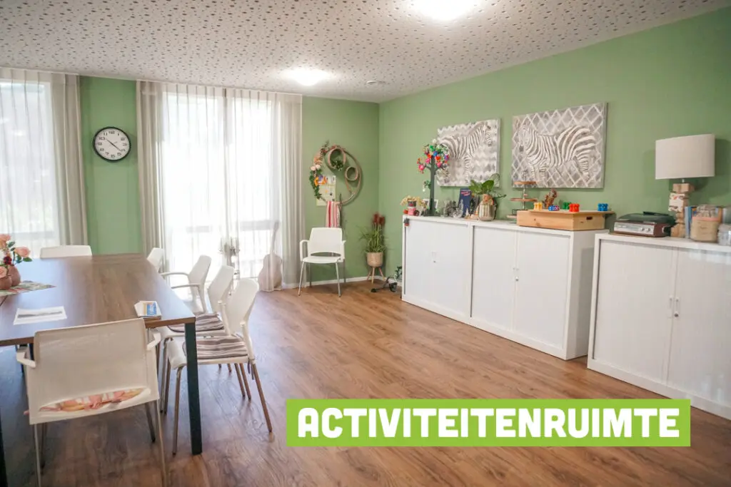 Een foto van de gezellige en knusse inrichting van Het Mijnwerkershuis waar mensen met dementie kleinschalig wonen, anders dan in een verzorgingshuis