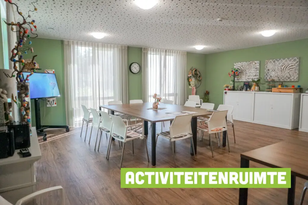 Een foto van de gezellige en knusse inrichting van Het Mijnwerkershuis waar mensen met dementie kleinschalig wonen, anders dan in een verzorgingshuis