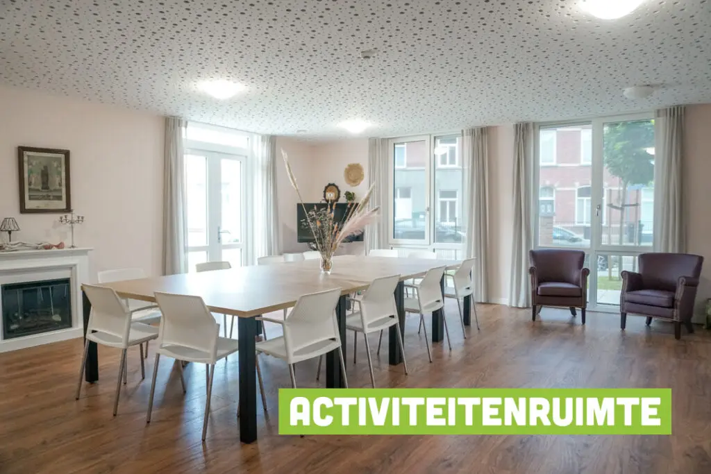 Een foto van de gezellige en knusse inrichting van Het Ruremundehuis waar mensen met dementie kleinschalig wonen, anders dan in een verzorgingshuis
