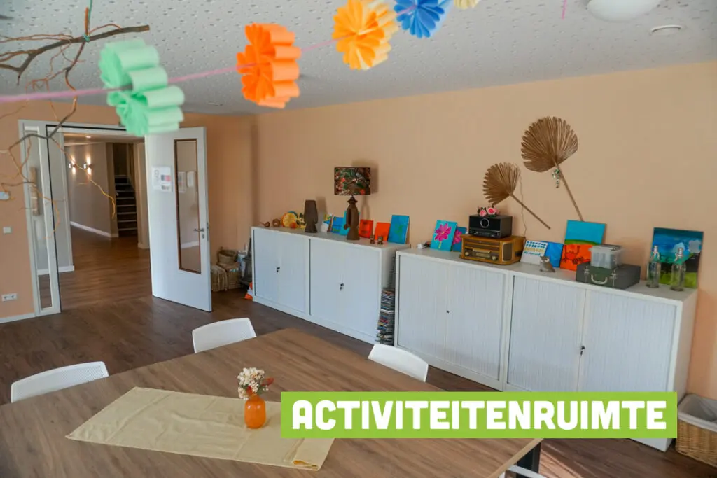 Een foto van de gezellige en knusse inrichting van Het Siterhuis waar mensen met dementie kleinschalig wonen, anders dan in een verzorgingshuis