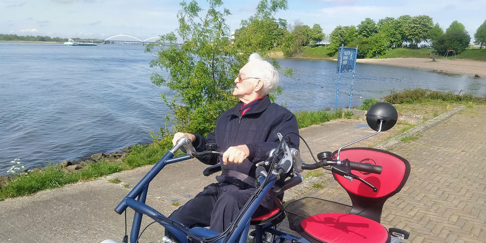 Arenda maakte de overstap van de wijkverpleging naar de kleinschalige dementiezorg met dementiezorg van Dagelijks Leven. Daar heeft ze geen dag spijt van gehad!