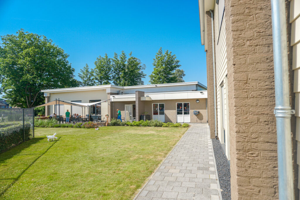 Een foto van Het Drostenhuis van Dagelijks Leven waar mensen met dementie kleinschalig en betaalbaar wonen in een particuliere zorginstelling