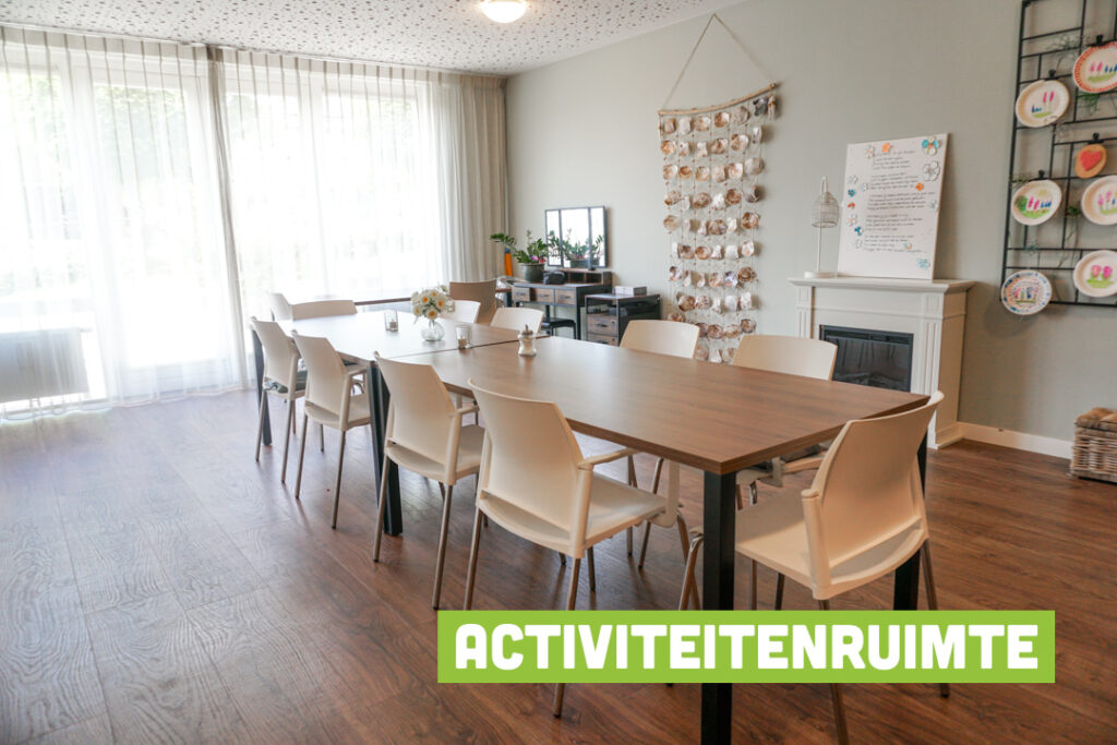 Een foto van de gezellige en knusse inrichting van Het Zevenheuvelenhuis waar mensen met dementie kleinschalig wonen, anders dan in een verzorgingshuis