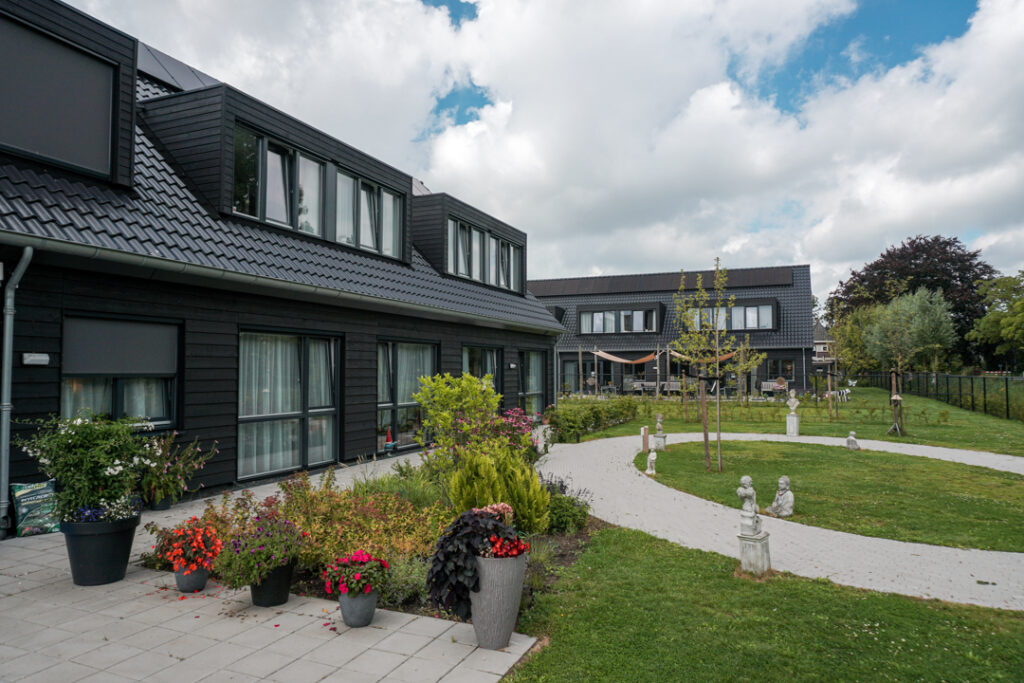 Een foto van Het Huygenwaerthuis van Dagelijks Leven waar mensen met dementie kleinschalig en betaalbaar wonen in een particuliere zorginstelling