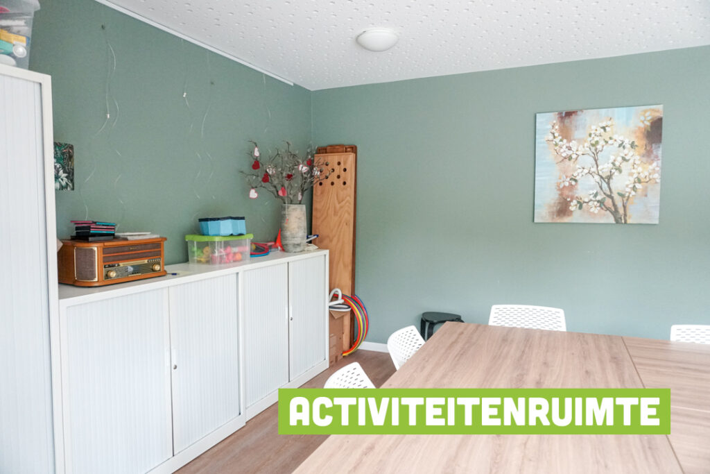 Een foto van de gezellige en knusse inrichting van Het Huygenwaerthuis waar mensen met dementie kleinschalig wonen, anders dan in een verzorgingshuis