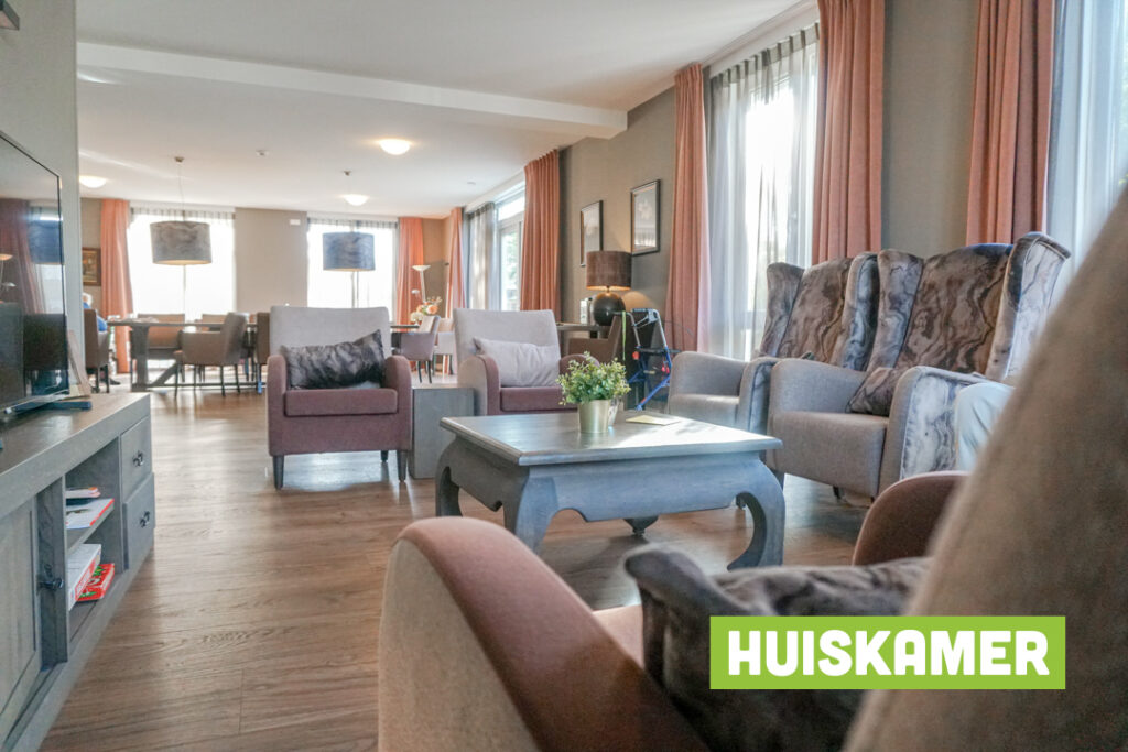 Een foto van de gezellige en knusse inrichting van Het Kulckhuis waar mensen met dementie kleinschalig wonen, anders dan in een verzorgingshuis