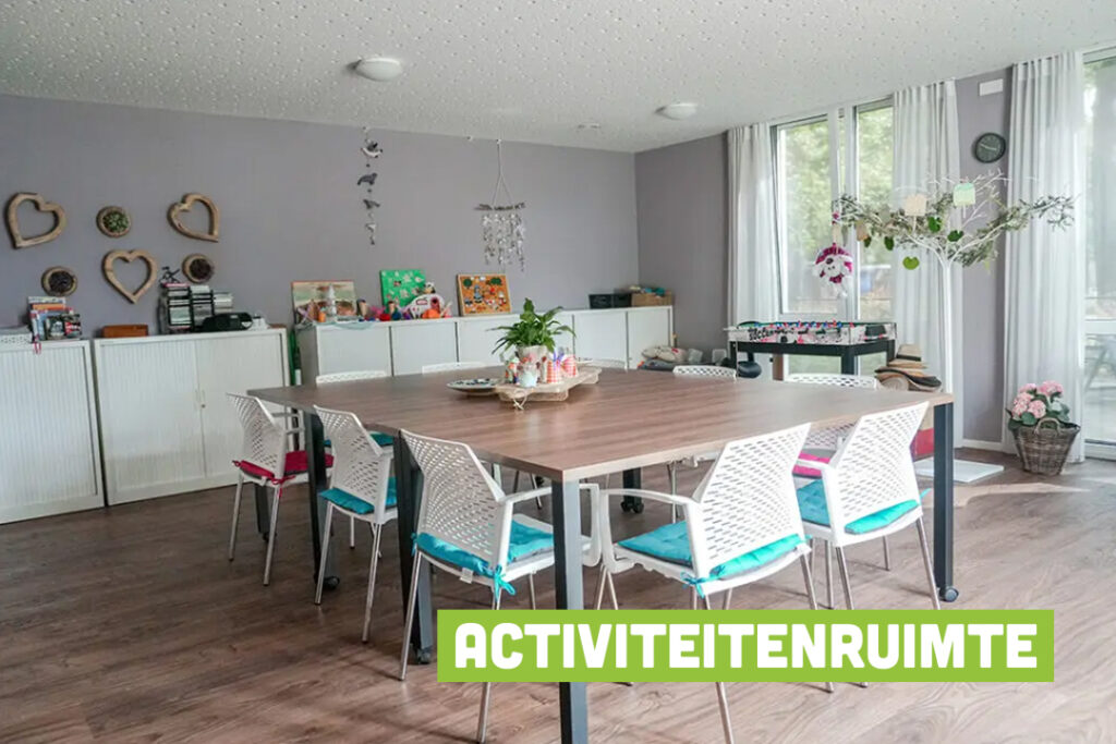 Een foto van de gezellige en knusse inrichting van Het Havezatenhuis waar mensen met dementie kleinschalig wonen, anders dan in een verzorgingshuis