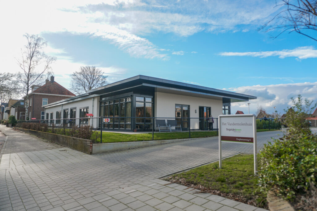 Een foto van Het Vandermolenhuis van Dagelijks Leven waar mensen met dementie kleinschalig en betaalbaar wonen in een particuliere zorginstelling
