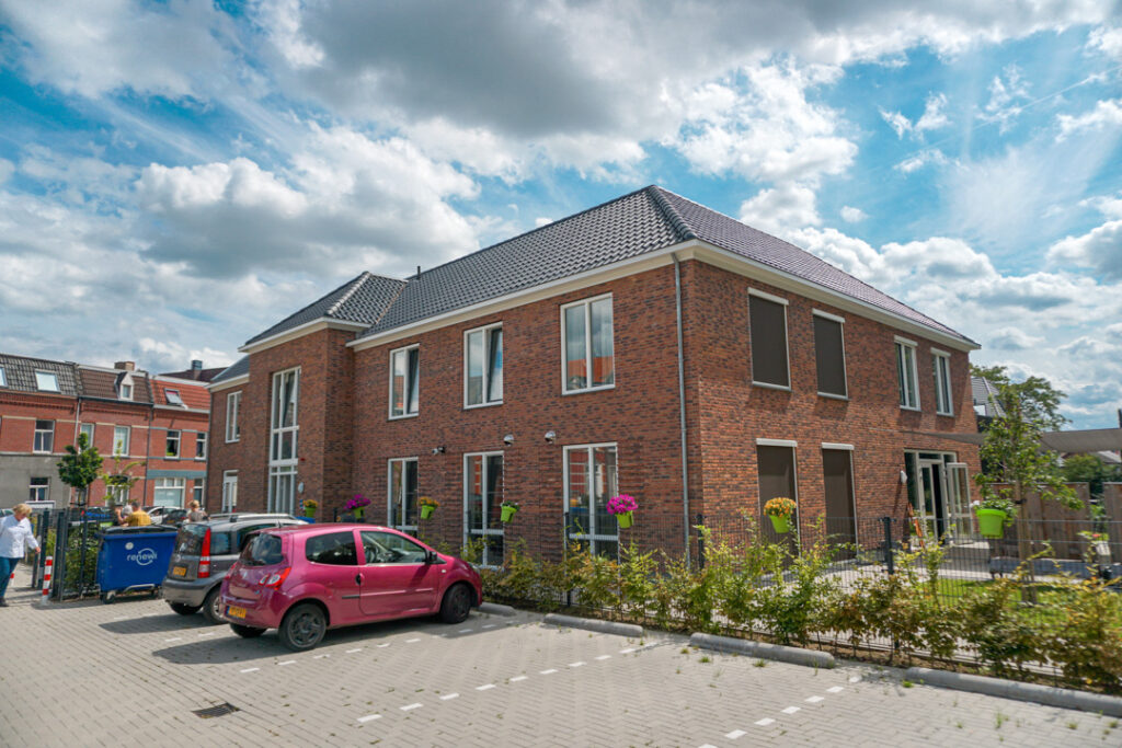 Een foto van Het Ruremundehuis van Dagelijks Leven waar mensen met dementie kleinschalig en betaalbaar wonen in een particuliere zorginstelling
